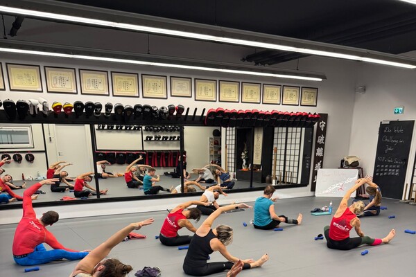 CHRISTMAS POWER BURN BOOTCAMP und PILATES