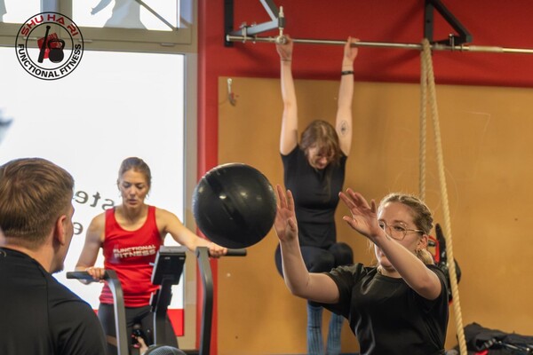 CHRISTMAS POWER BURN BOOTCAMP und PILATES