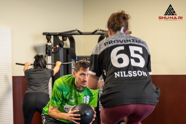 CHRISTMAS POWER BURN BOOTCAMP und PILATES