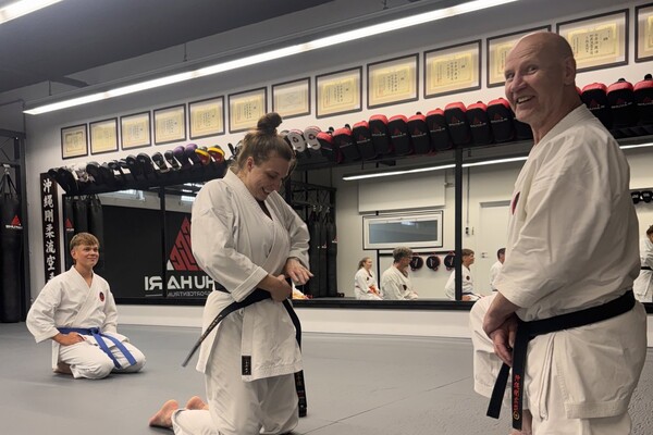 Wir haben zwei neue Schwarzgurte in unserem Dojo